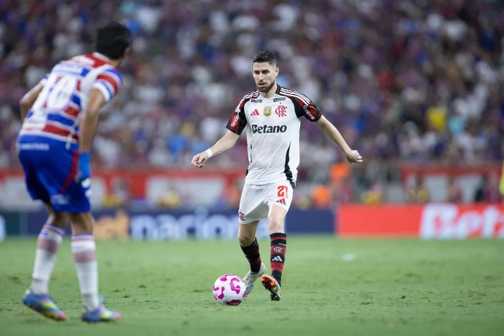Jorginho durante o jogo contra o Fortaleza. Foto: Baggio Rodrigues/AGIF