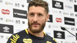 Zé Rafael durante entrevista coletiva no CT Rei Pelé.