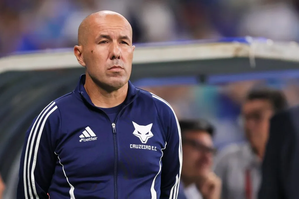 Leonardo Jardim tecnico do Cruzeiro durante partida contra o Sport no estadio Mineirao pelo campeonato Brasileiro A 2025. Foto: Gilson Lobo/AGIF