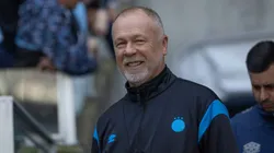 Mano Menezes durante partida do Grêmio no Brasileirão Betano - Foto: Liamara Polli/AGIF