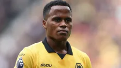 Arias perde gol na cara do goleiro em nova derrota do Wolves na Inglaterra.