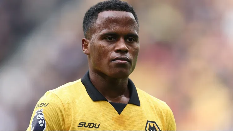 Arias perde gol na cara do goleiro em nova derrota do Wolves na Inglaterra.