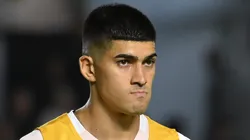 Adonis Frías jogador do Santos durante aquecimento antes da partida contra o Gremio no estadio Vila Belmiro pelo campeonato Brasileiro A 2025.
