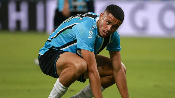 Alysson Edward jogador do Grêmio lamenta durante partida do Brasileirão - Foto: Maxi Franzoi/AGIF