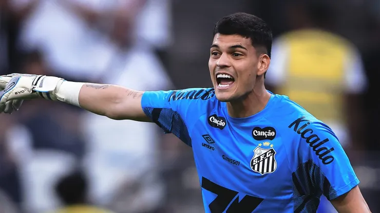 Gabriel Brazão em ação pelo Santos em 2025. Foto: Ettore Chiereguini/AGIF