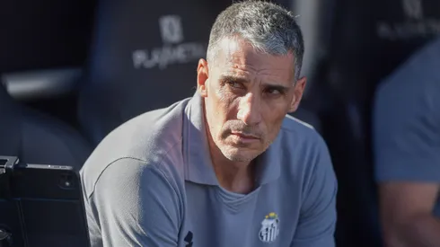 Vojvoda no comando do Santos. Foto: Thiago Ribeiro/AGIF