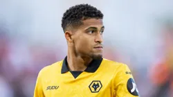 João Gomes, meio-campista do Wolverhampton - Foto: Judit Cartiel/Getty Images
