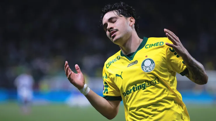 Mauricio, jogador do Palmeiras, lamenta durante partida contra o Cruzeiro no estadio Arena Allianz Parque pelo campeonato Brasileiro A 2025. Foto: Ettore Chiereguini/AGIF