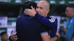 Abel Ferreira, técnico do Palmeiras e Leonardo Jardim, técnico do Cruzeiro, durante partida contra o Cruzeiro no estadio Arena Allianz Parque pelo campeonato Brasileiro A 2025. Foto: Ettore Chiereguini/AGIF