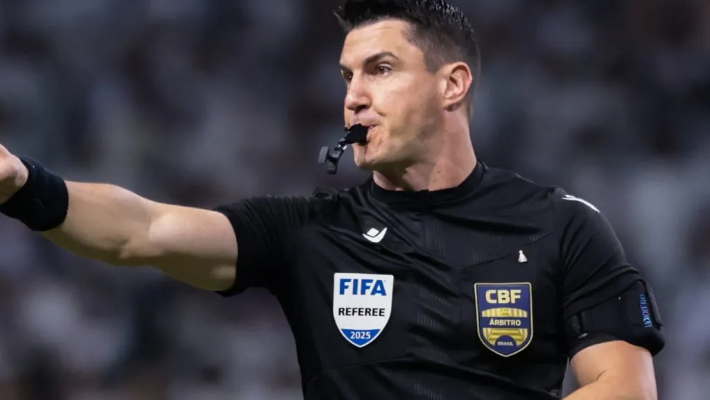 Árbitro Rafael Klein. Foto: Marcello Zambrana/AGIF