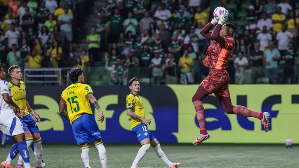 Carlos Miguel fez uma boa partida contra o Cruzeiro – Foto: Marcello Zambrana/AGIF