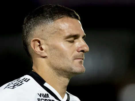 Auxiliar do Vasco destaca desempenho de Vegetti após vitória