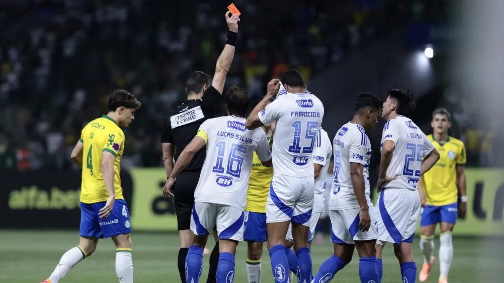 Fabrício Bruno foi expulso em Palmeiras x Cruzeiro – Foto: Marcello Zambrana/AGIF