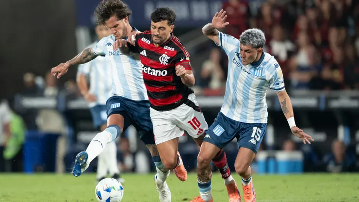 Arrascaeta durante a partida entre Flamengo x Racing - Foto: Jorge Rodrigues/AGIF