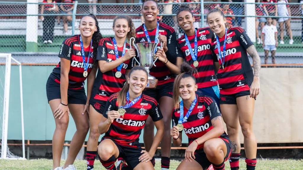 Elenco feminino do Flamengo campeão da Taça Guanabara