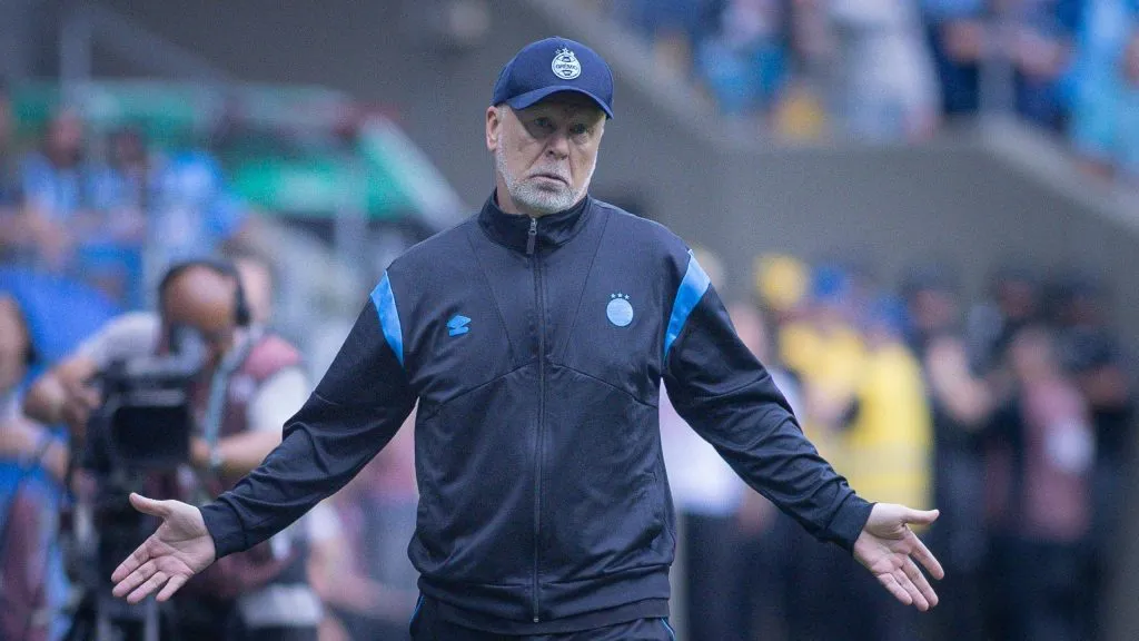 Mano Menezes em ação na vitória do Imortal sobre o Juventude – Foto: Maxi Franzoi/AGIF