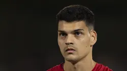 Gabriel Brazão durante partida contra o Bragantino.