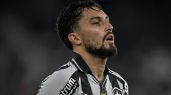 Lateral deu a sua opinião - Foto: Thiago Ribeiro/AGIF.