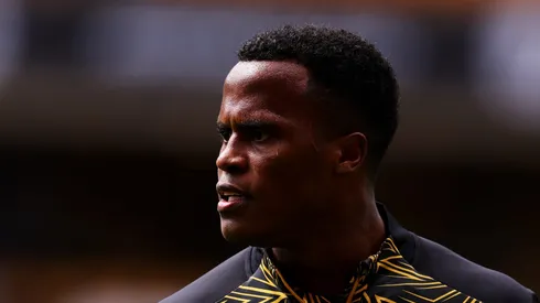 Jhon A. em campo pelo Wolverhampton.