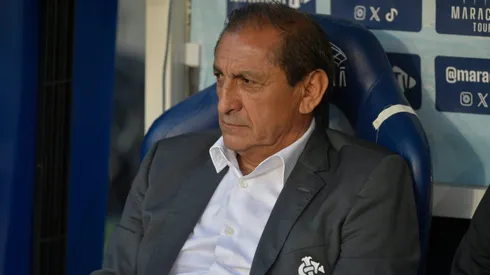 Ramon Diaz tecnico do Internacional durante partida contra o Fluminense no estadio Maracana pelo campeonato Brasileiro A 2025. Foto: Thiago Ribeiro/AGIF