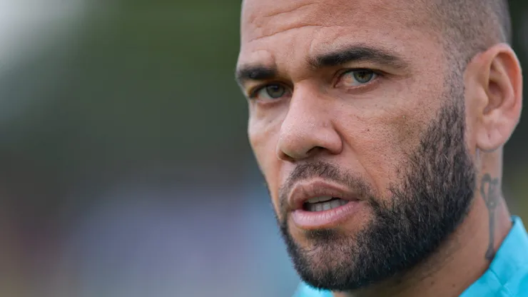 Daniel Alves apareceu em uma igreja em Girona, na Espanha, pregando para fiéis