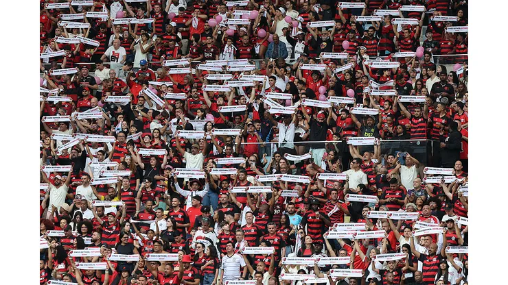 RIO DE JANEIRO, BRAZIL - OCTOBER 19: Flamengo fans cheer for their team prior to the match between Flamengo and Palmeiras as part of Brasileirao 2025 at Maracana Stadium on October 19, 2025 in Rio de Janeiro, Brazil. (Photo by Wagner Meier/Getty Images)