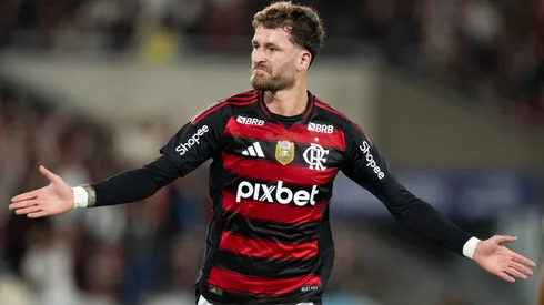 Léo Pereira costuma aparecer no ataque para marcar gols e ajudar o Flamengo - Jorge Rodrigues/AGIF
