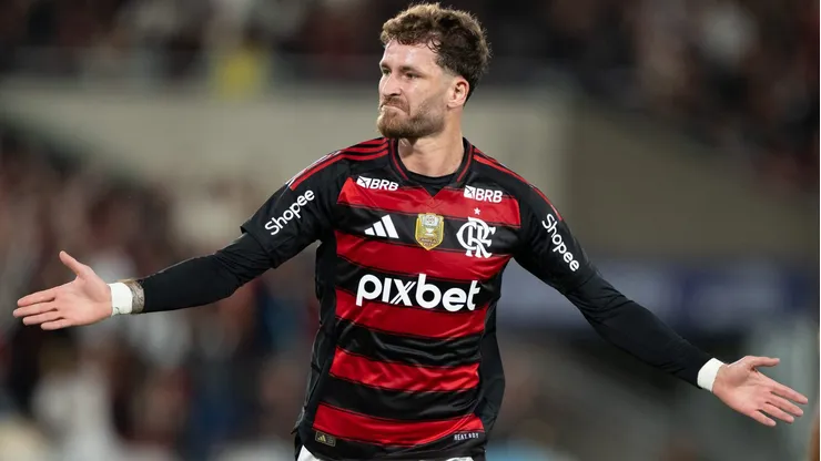 Léo Pereira costuma aparecer no ataque para marcar gols e ajudar o Flamengo - Jorge Rodrigues/AGIF