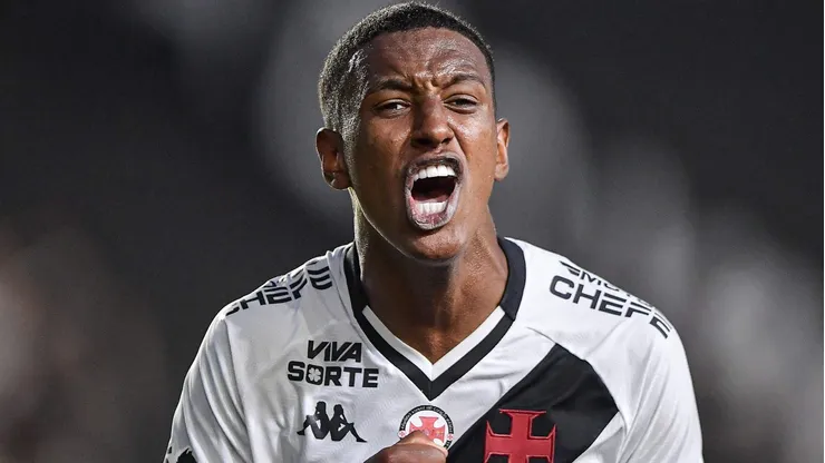 Robert Renan vem brilhando na defesa do Vasco desde sua chegada