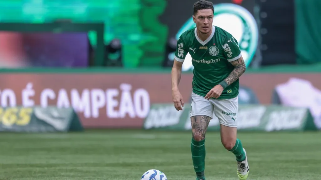 Aníbal  Moreno em ação pelo Verdão. O argentino está sobrecarregado e deve ganhar sombra – Foto: Marcello Zambrana/AGIF