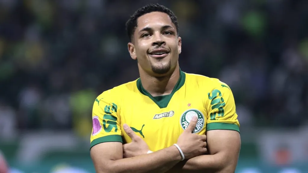 SP – SAO PAULO – 15/10/2025 – BRASILEIRO A 2025, PALMEIRAS X BRAGANTINO – Vitor Roque jogador do Palmeiras comemora seu gol durante partida contra o Bragantino no estadio Arena Allianz Parque pelo campeonato Brasileiro A 2025. Foto: Marcello Zambrana/AGIF