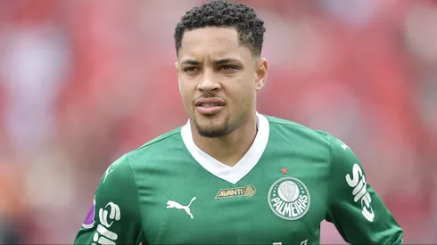 RJ - RIO DE JANEIRO - 19/10/2025 - BRASILEIRO A 2025, FLAMENGO X PALMEIRAS - Vitor Roque jogador do Palmeiras durante partida contra o Flamengo no estadio Maracana pelo campeonato Brasileiro A 2025. Foto: Thiago Ribeiro/AGIF