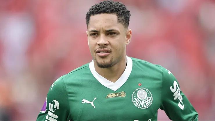 RJ - RIO DE JANEIRO - 19/10/2025 - BRASILEIRO A 2025, FLAMENGO X PALMEIRAS - Vitor Roque jogador do Palmeiras durante partida contra o Flamengo no estadio Maracana pelo campeonato Brasileiro A 2025. Foto: Thiago Ribeiro/AGIF