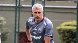 Crespo em treino no CT da Barra Funda. O treinador tem o futuro como incógnita