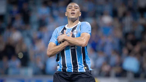 Carlos Vinícius é o principal nome do Grêmio no Brasileirão – Foto: Maxi Franzoi/AGIF