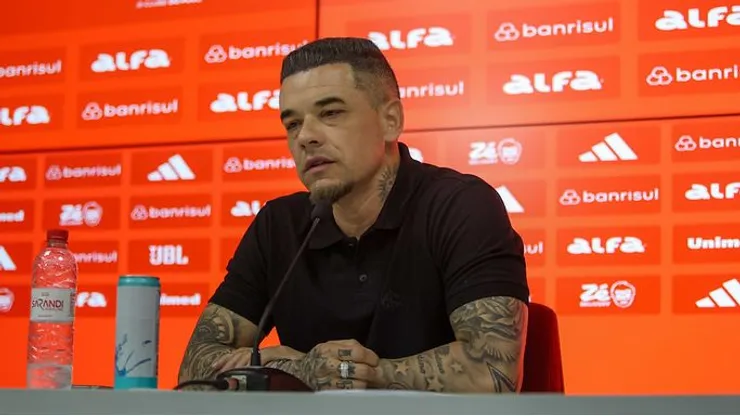 D'Alessandro em entrevista. Bolívar saiu em defesa do Diretor