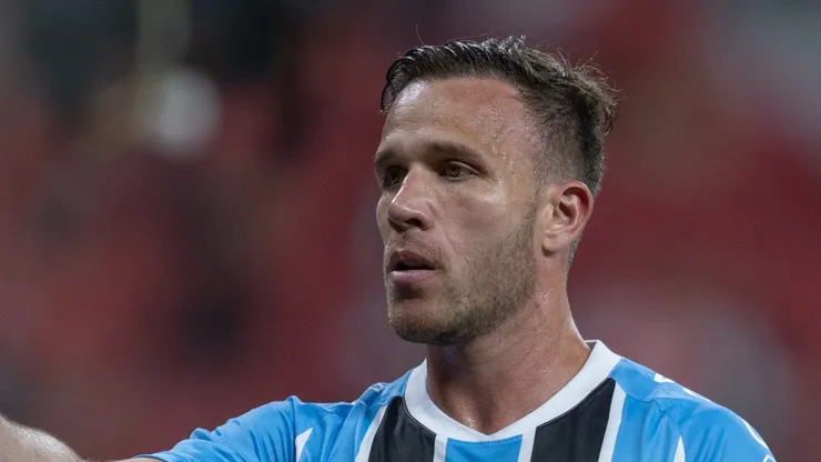 Meio-campista do Imortal durante partida do Brasileirão.