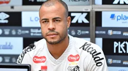 Lateral chegou com moral - Foto: Jota Erre/AGIF.