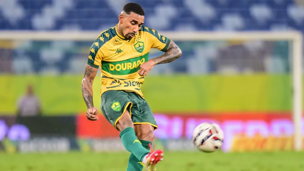 Mateusinho é destaque em 2025 e interessa ao Cruzeiro - Foto: Francisco Alves/AGIF.