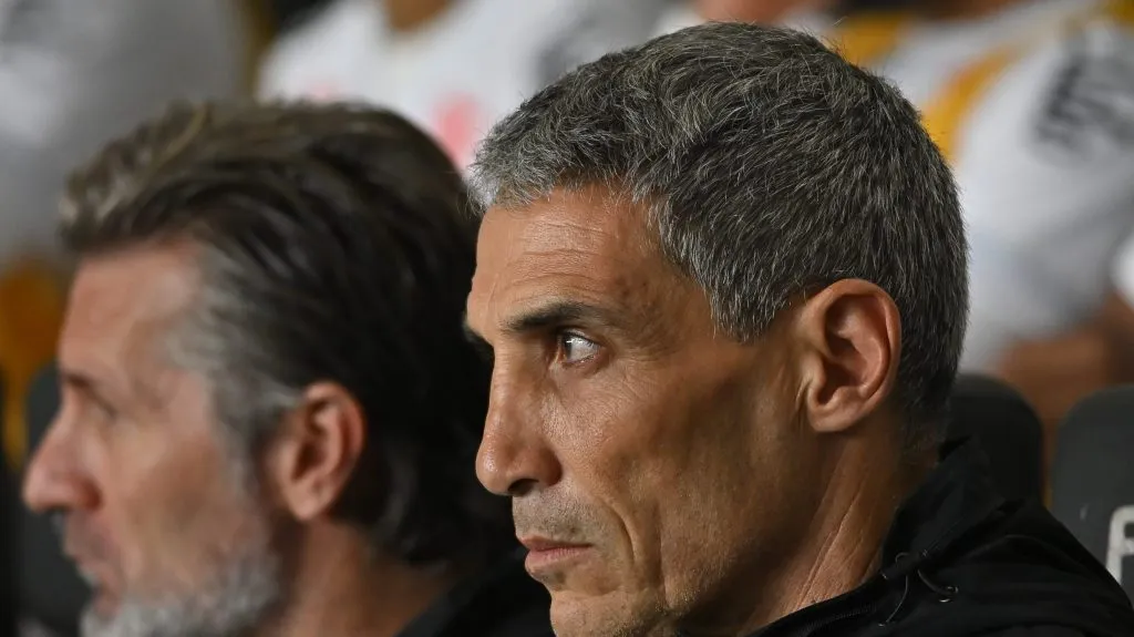 Foto: Jota Erre/AGIF – Medalhão não convenceu Vojvoda nos treinos.