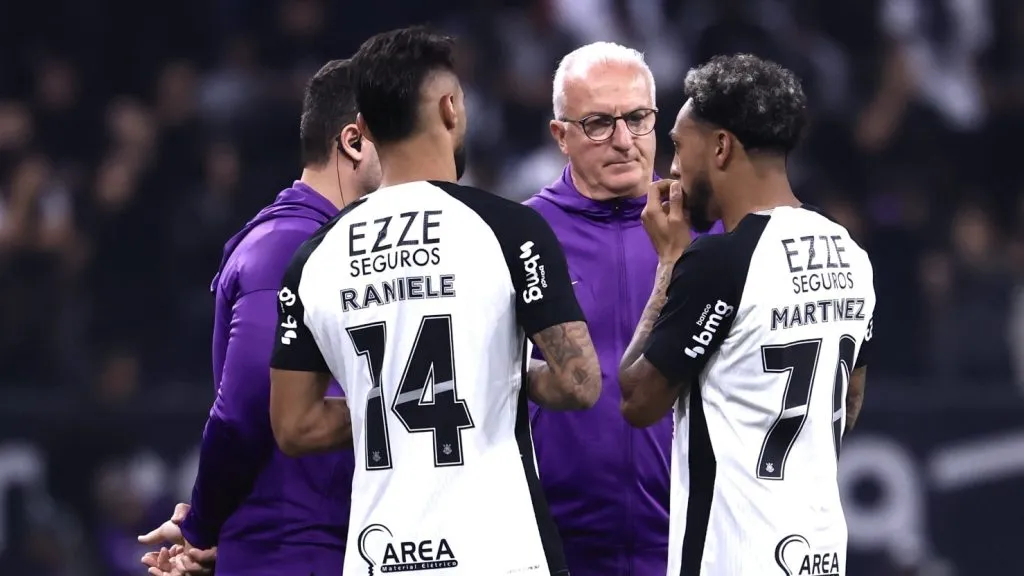 Dorival Jr tecnico do Corinthians durante partida contra o Internacional no estadio Arena Corinthians pelo campeonato Brasileiro A 2025. Foto: Marcello Zambrana/AGIF