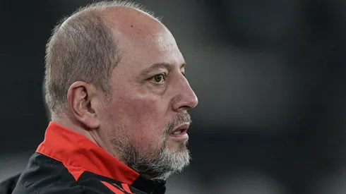 Alessandro Barcellos falou sobre a situação dos salários do Internacional em coletiva