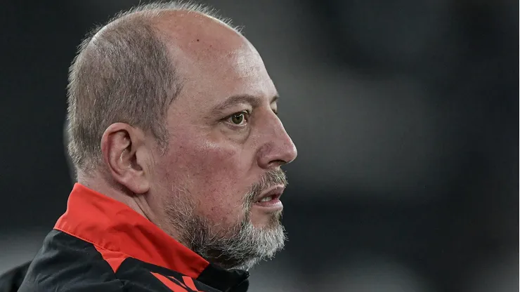 Alessandro Barcellos falou sobre a situação dos salários do Internacional em coletiva