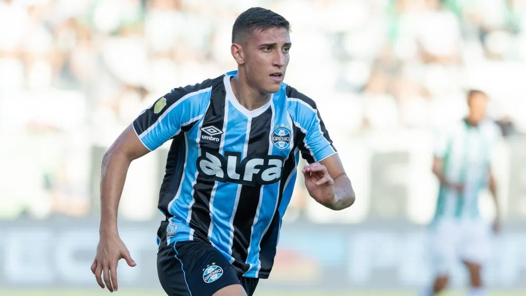 Monsalve jogador do Gremio durante partida contra o Juventude no estadio Alfredo Jaconi pelo campeonato Gaucho 2025. Foto: Liamara Polli/AGIF
