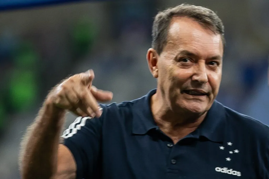 MG – BELO HORIZONTE – 18/05/2025 – BRASILEIRO A 2025, CRUZEIRO X ATLETICO-MG – Pedro Lourenco Dirigente do Cruzeiro durante partida contra o Atletico-MG no estadio Mineirao pelo campeonato Brasileiro A 2025. Foto: Fernando Moreno/AGIF