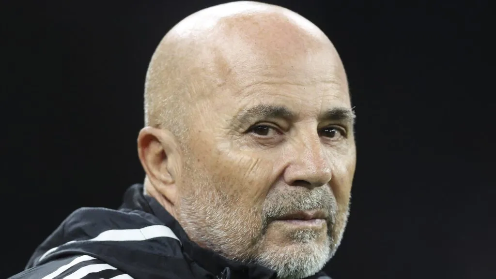 Jorge Sampaoli está fora do jogo contra o Bahia (Foto: Alexandre Schneider/Getty Images)