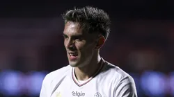 Enzo durante partida contra o EC Vitória, pelo primeiro turno