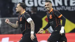 Maycon (E) é um dos que podem deixar o Corinthians