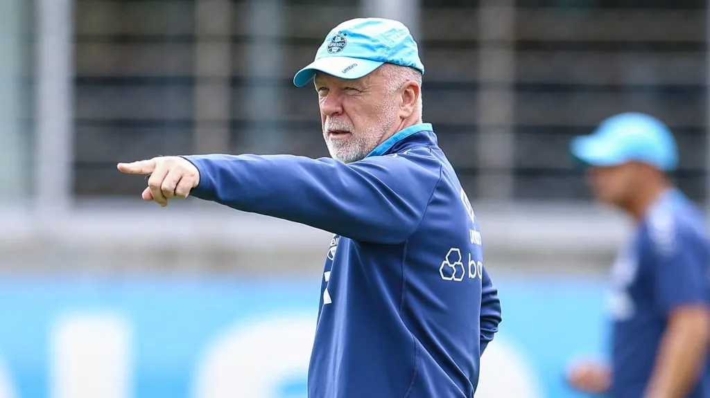 Mano Menezes comanda treino do Grêmio no CT Luiz Carvalho – FOTO: LUCAS UEBEL/GREMIO FBPA
