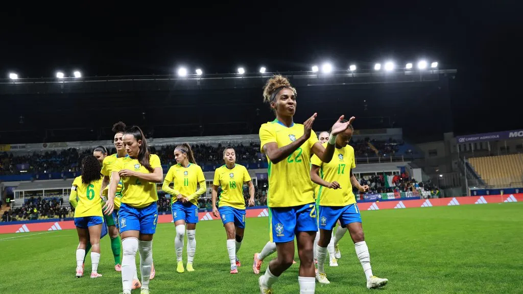 Time feminino do Brasil em campo
